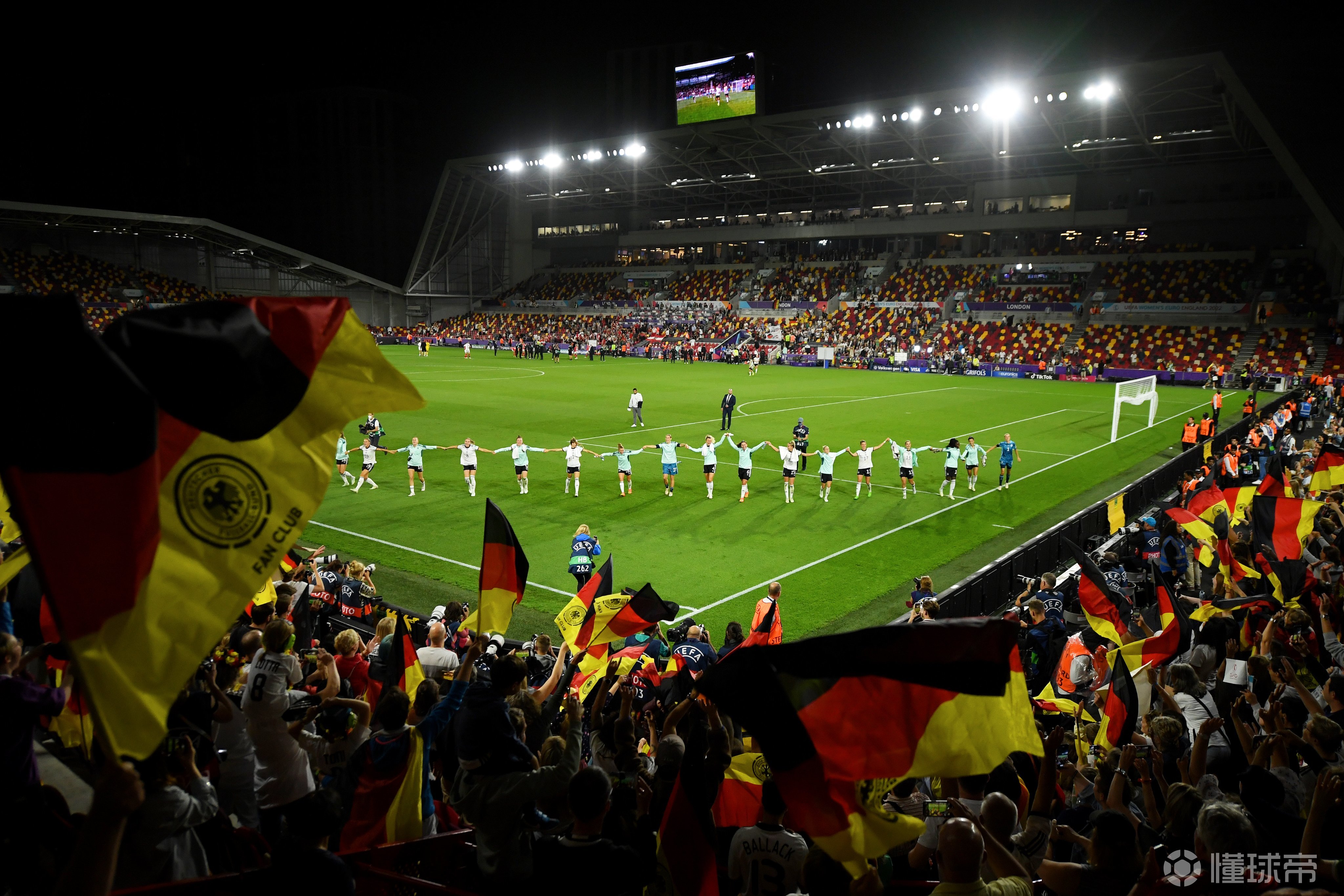 包含奥地利2-0轻松击败立陶宛队的词条