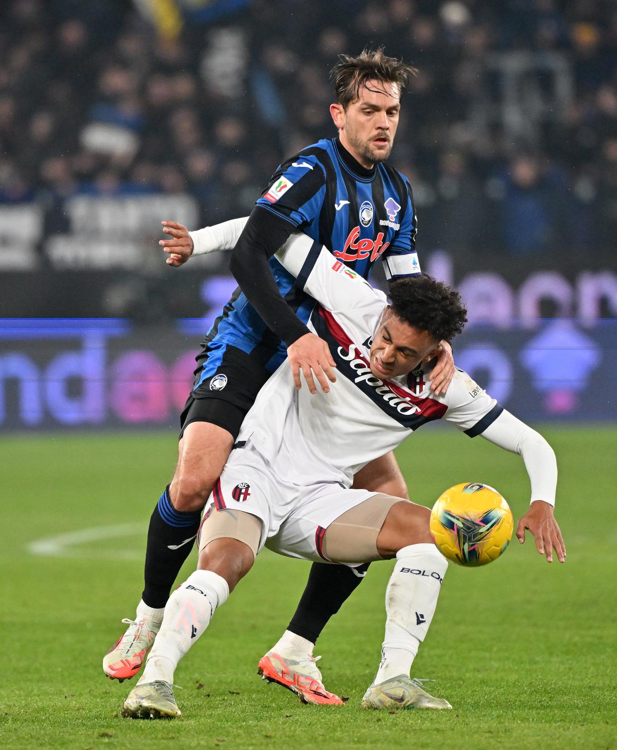 意大利主场迎战波兰，战况激烈引人注目